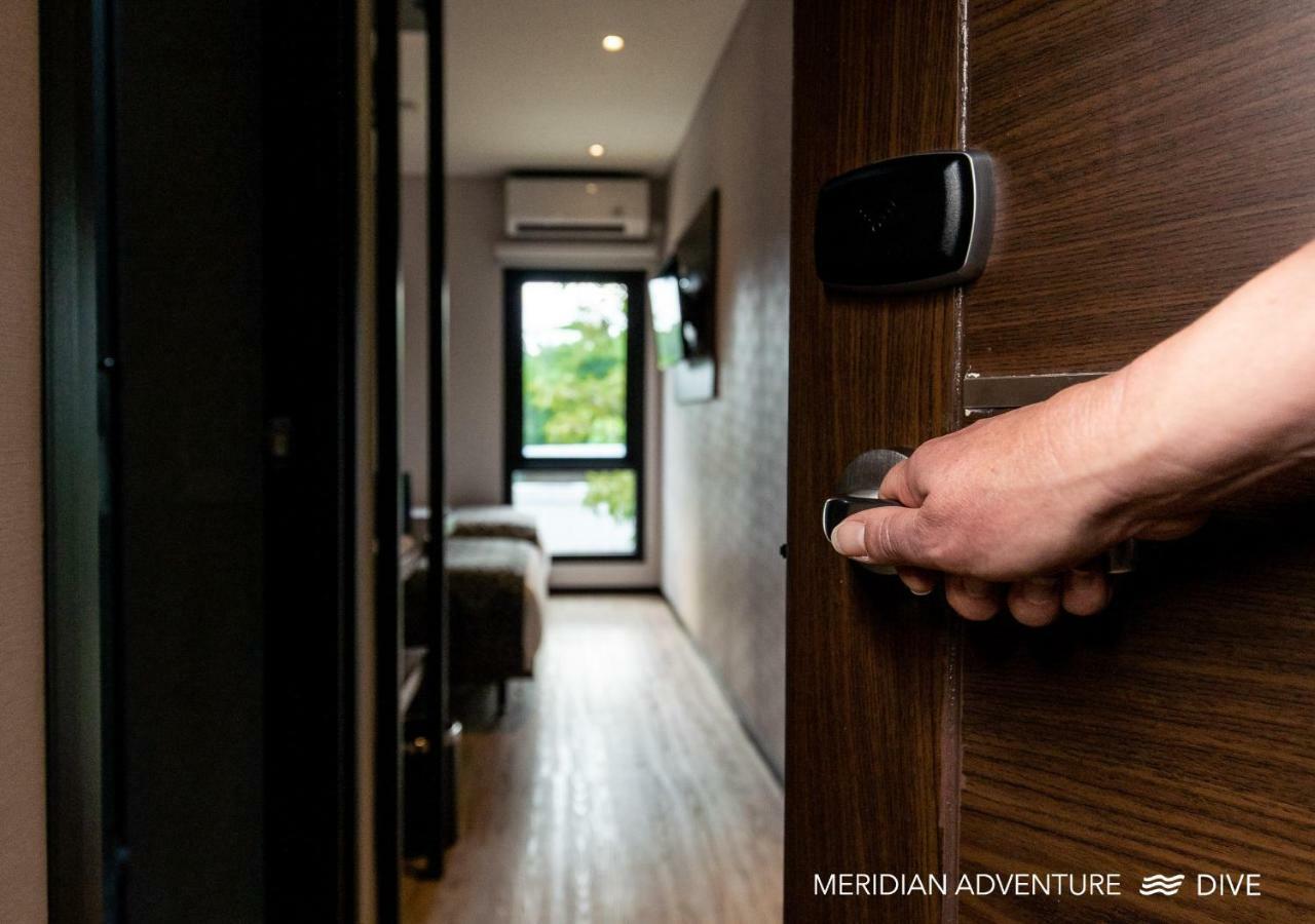 Meridian Adventure Marina Club & Resort Waisai Exterior photo